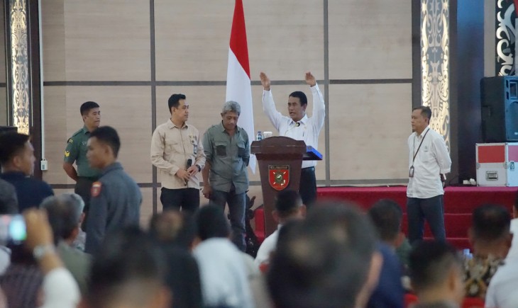 Mentan Amran usai Rapat Koordinasi Luas Tambah Tanam (LTT) dan Optimalisasi Lahan (Oplah) di Makodam VI Mulawarman Balikpapan, Kamis (8/5/2025). (Foto: dok. Kementan)