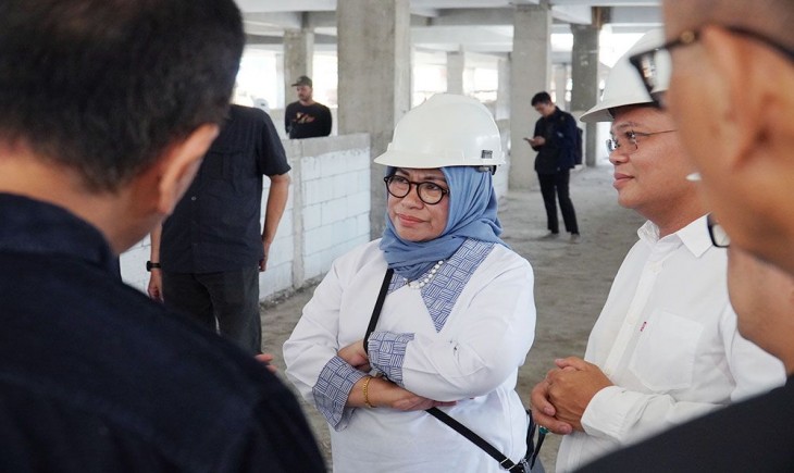 Sekda Kota Bogor Syarifah Sofiah, saat meninjau pembangunan pasar-pasar di Kota Bogor. (Prokompim Kota Bogor)
